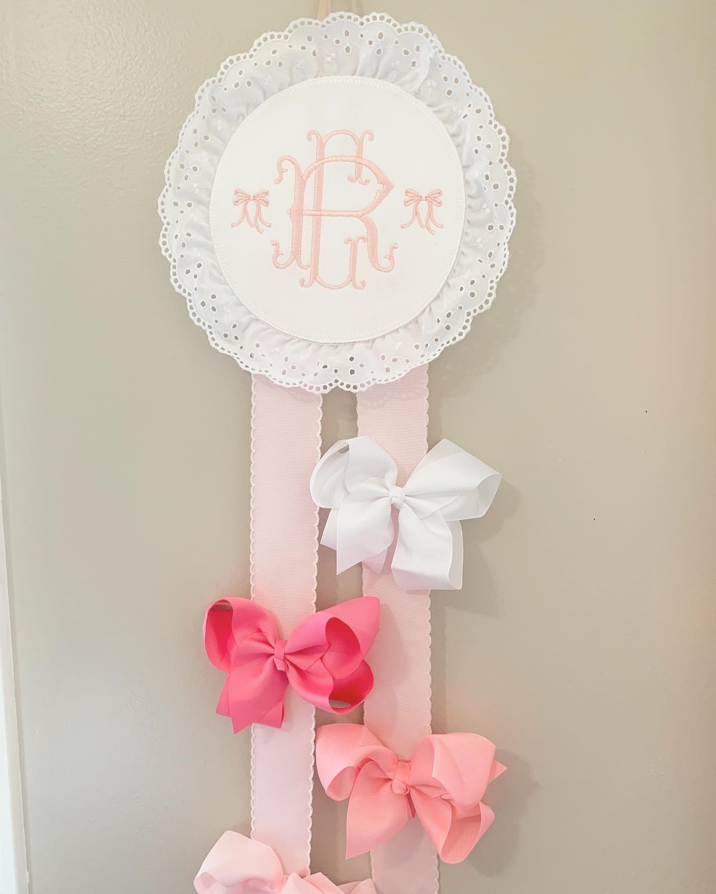Eyelet Bow Holder