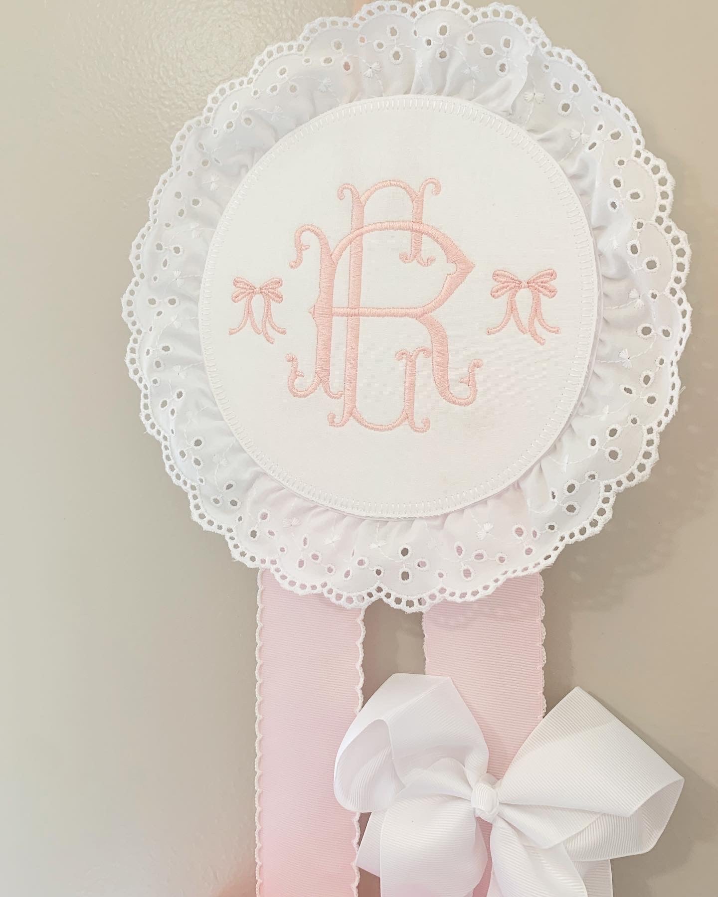 Eyelet Bow Holder